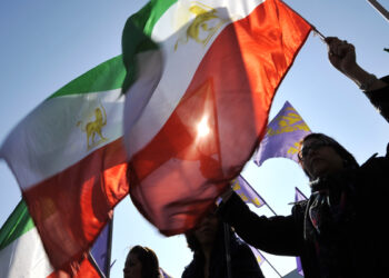 Demonstators wave Iranian opposition fla