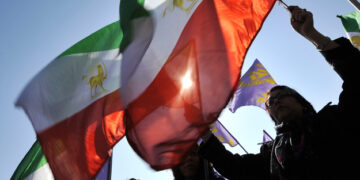 Demonstators wave Iranian opposition fla
