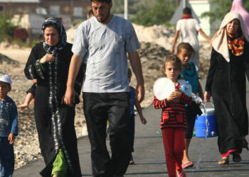 121002103633-turkey-syria-refugees-story-top