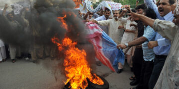 121016010329-pakistan-us-flag-burning-horizontal-gallery