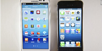121019124524-iphone-5-samsung-galaxy-s-iii-story-top
