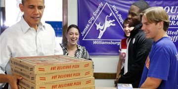 Barack_Obama_Pizza_2368702b
