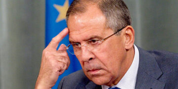 Лавров пожаловался, что США и Великобритания "выкрутили руки" своим союзникам из-за России