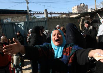 Israeli attacks on Gaza 24 - Palestinan woman in a funeral