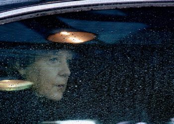 img_606X341_eu-summit-231112-merkel-budget