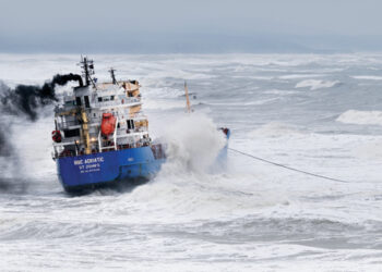 KILYOS'TA SURUKLENEN GEMI