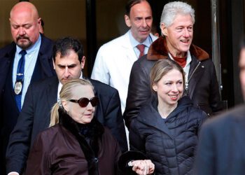 Clinton-leaves-_2441468b