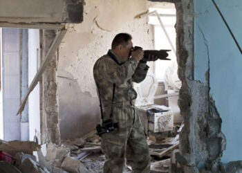 Extreme tourist Toshifumi Fujimoto takes pictures in Aleppo.