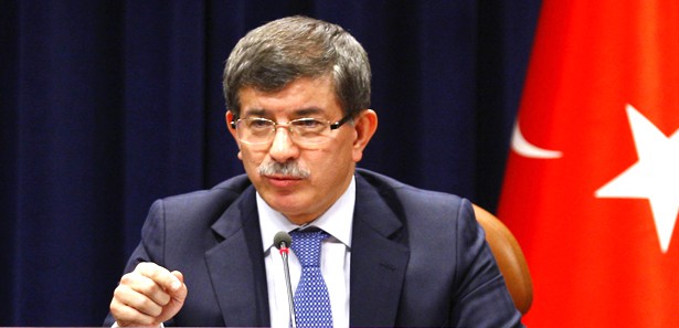 davutoglu_iki_bakan_ile_bir_araya_geldi13558560840_h966508