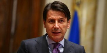 İtalya Çıkmazda - Borç batağı içinde kıvranan İtalya Moodys tarafından not düşürmekle tehdit edilmekte - TurkeyTribune.com