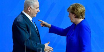 Merkel ve Macron İran Çoklu Anlaşmasını Savundu