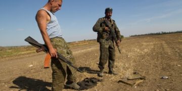 Главная Последние новости Украины "Казаки" протаранили КПП, чтоб вернуться в Россию": как Путин отказался от своих на Донбассе Сегодня, 05:11 Просмотров: 4997 3 Российское военное руководство дало установку препятствовать боевикам выезжать из Донбасса обратно в Россию