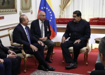 Мевлют Чавушоглу договаривается в Каракасе о переходе на расчеты в нацвалюте