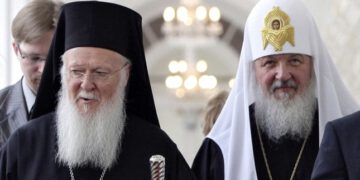 Moscow says would sever ties with Patriarch Bartholomew if Ukraine church granted autonomy