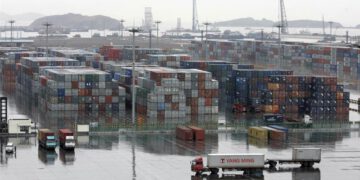 China's trade surplus with US widens to record $34bn
