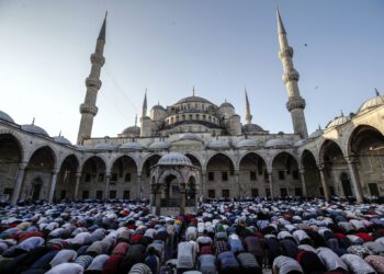 Din simsarları yine sahnede, Haçlı projesi devrede…