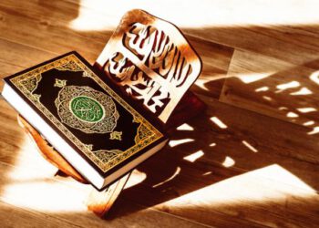 Din’e uyacağız, din’i kendimize uydurmayacağız…