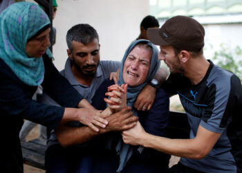 Israeli air strikes kill Palestinian in Gaza after rocket attack on Beersheba