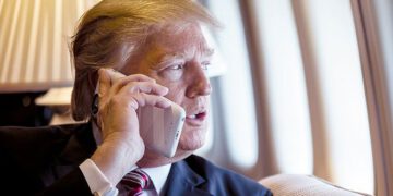 NYT и Times: Россия и Китай прослушивают личные телефоны Трампа