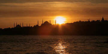 Ölçü siyaset değil hakikattir