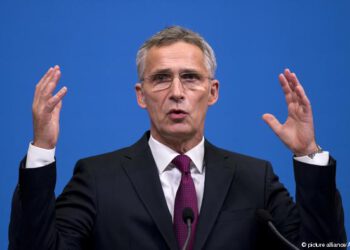 Генсек НАТО выступил за диалог с Россией