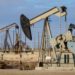 Цены на нефть обвалились, но рубль пока держится. Надолго ли?
