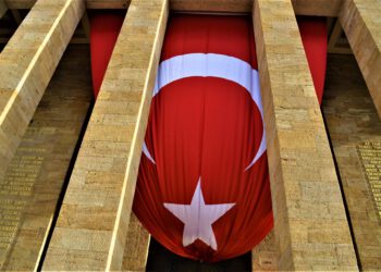 For a while, U.S. nationalists and globalists in the Atlantic Alliance have found themselves in an intense confrontation. Some experts define it as bogus, but it is indeed not. The nationalist side’s sole agenda is to see the U.S. as the leader of the world's politics, while the globalists demand the opposite. Consisting of powerful financiers, bureaucrats, families and key figures in international politics, the globalists claim that the U.S. lost its qualifications for such leadership in the worldwide system. They are, therefore, trying to shape a new world order that will replace China with the U.S. at the top of the hierarchy. In this context, Beijing’s Belt and Road (BRI) initiative promises a significant role, they say. On condition that the U.S.’ absolute hegemony is accepted, globalists agree that the U.S., Russia and China are equally the centers of power in the eco-political system. This is where the quarrel indeed deepens. The European Union, particularly the Germany of Chancellor Angela Merkel, also shares the same idea, agreeing to further ties with Russia and China, the two powers the union thinks already returned to each's own imperial codes. The warring sides of the quarrel have a plan for Ankara as well. Nationalists demand Turkey to adopt a pro-American agenda in every circumstance. Globalists, meanwhile, ask Ankara to take part in the campaign to support China’s rising power, especially in the BRI. It can be said, however, that both sides are of the same opinion in demanding a globally functional Turkey. Ankara refuses such demands and rejects any roles commanded from external circles. That means the Turkish administration is determined to be a decision-maker and game-changer in the global system. Based on the national economy, independence is Turkey’s top priority. In this context, from energy to defense, transportation to digitalization, Turkey’s global power has increased. Rather than becoming a “functional” country as demanded, the new Turkey prioritizes its own interests and further contributes to the world economy and global trade with its own strategy and choices. Naturally, these circles will not accept this situation and will try to corner Ankara. Despite that, Turkey will seek to move forward and get closer to the point it deserves in the world. A strategic maneuver The most challenging agenda for this century’s rising economies, for the Emerging 7 (E7) that includes Turkey and is said to soon be replaced by the "Developed 7," is to succeed in showing themselves as among the most indispensable countries in the fields of defense-security, energy and digitalization. For these seven nations, which include China, India, Russia, Brazil, Indonesia, Turkey and South Korea, one of the most important stages in this global struggle is to become an economy with a surplus in foreign trade and current account balance. India, Brazil, Indonesia and Turkey are the countries that should improve the most on this issue because being a challenger nation in global competition requires being a country with a sustainable current account surplus and then becoming one with a foreign trade surplus. Whether with the current account balance or with a sub-issue, attaining a sustainable performance in terms of the foreign trade balance is connected to Turkey producing a much higher added value for each kilogram of goods and services it sells to the world than the those it purchases. So, Turkey has to produce the goods and services it manufactures with higher efficiency and at a lower cost. As Turkey, that's precisely why we are focused on becoming a more competitive economy in terms of raw material, intermediate goods, labor, energy, technology and financing costs. We will achieve the other pillar of sustainable foreign trade and current account balance by increasing the weight of the products we produce with "high technology" within our exports. Turkey, at this point, for the first time in the history of the republic, is a "challenger" that is encouraging success. Its "domestic and national technology" moves in the fields of defense-security, energy and digitalization are gaining momentum. Turkey is generating the electricity to be used by the economy at a "competitive" price with its domestic and national solar and wind energy moves and its domestic natural gas, which is expected to reach 1 trillion cubic meters in the future, will start with 405 billion cubic meters for the use of both households and industry. The nation has realized this with its own seismic search and drilling ships and its own discovery submarine robot. In the field of security, Turkey is also shattering globally accepted defense concepts with its unmanned aerial vehicles (UAVs) and unmanned combat aerial vehicle (UCAVs). It takes this success to a more competitive level with its domestic "electric" car. Today, it has to carry its global claims in digitalization forward with domestic software and hardware. This whole situation means that these strategic maneuvers will carry Turkey to a current account surplus and foreign exchange reserves of the central bank above $200 billion. We will successfully emerge from this challenge in the name of "strong foreign exchange reserves" that will crown our economic independence.