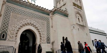 Muslims arrive at the Great Mosque of Paris for the friday prayers, France, Oct. 30, 2020. (AFP Photo)
