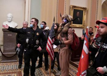 Более десятка человек обвиняются в беспорядках в Капитолии США