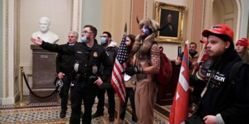 Более десятка человек обвиняются в беспорядках в Капитолии США