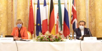 خواستار توقف تولید اورانیوم فلزی ایران از سوی فرانسه، بریتانیا و آلمان